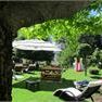 Tanto sole e relax nel giardino dell'Hotel Daniela a Levico Terme