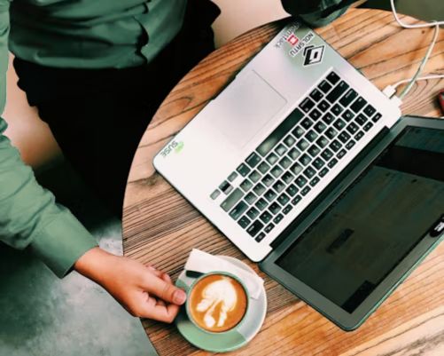 <span id="docs-internal-guid-86de2cc5-7fff-d9b6-ce66-ffd0eda9c975">Smart working in Trentino: lavora con vista sul Lago di Levico<br />
<br />
</span>